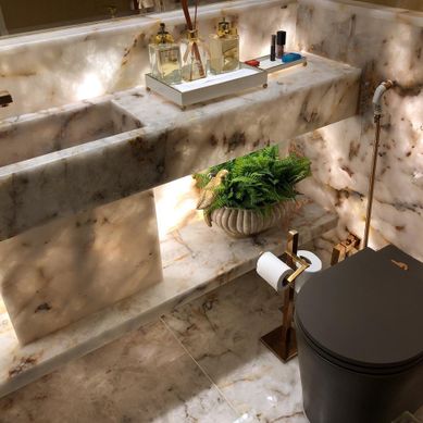 Lavabo com pedra translúcida onix