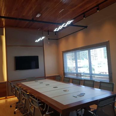 Sala de reuniões corporativa, Santa Catarina, Brasil.