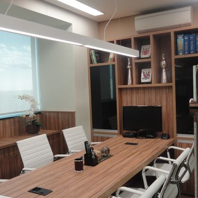 ESCRITÓRIO DE ADVOCACIA - SALA DE REUNIÃO