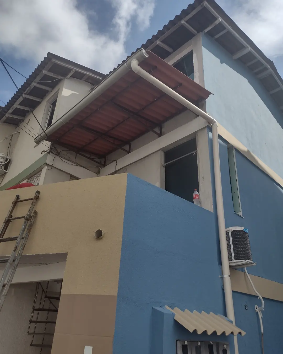 Instalação de estrutura e telhado 