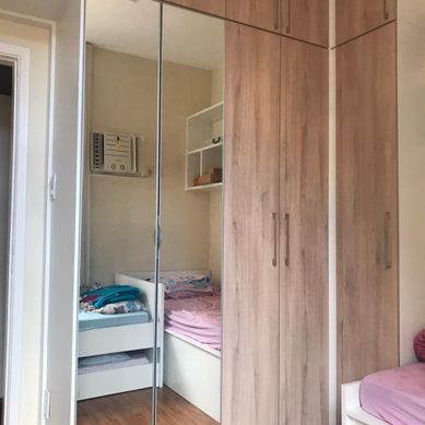 Um quarto para três
