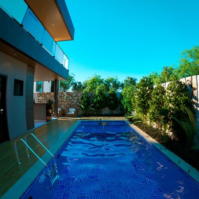 Área de Lazer Externa com Deck, Piscina e Gourmet