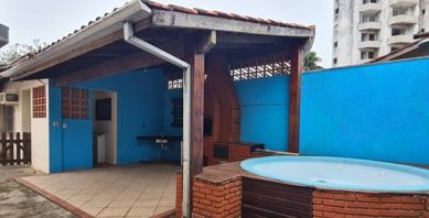 Antes - Espaço de churrasqueira na área de lazer de uma residência em Caraguatatuba - SP