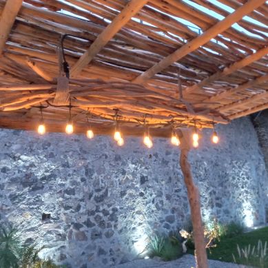Pergolado y luminaria rustica