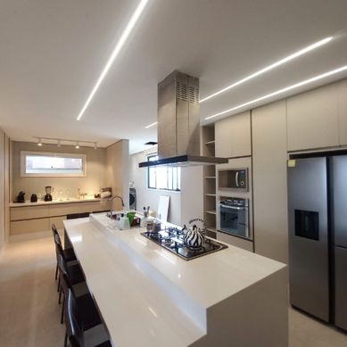 Integração e Elegância na Cozinha Contemporânea
