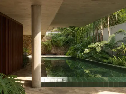 piscina em alta: materiais, cores e tecnologia que vão dominar os projetos