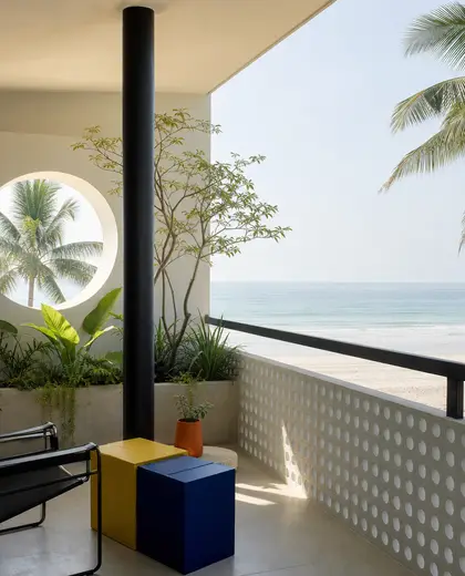 bauhaus indoor garden — balcony (beach)