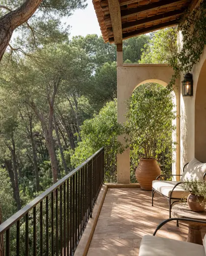 mediterranean yard — balcony (forest)