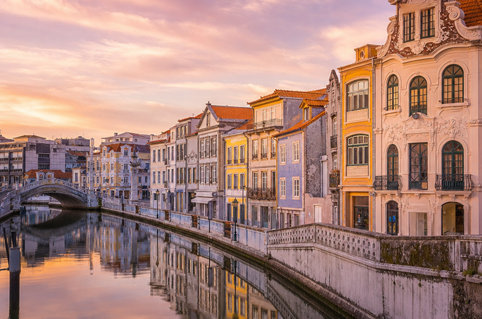 Aveiro: a cidade onde a arquitetura encontra a água, a luz e a inovação